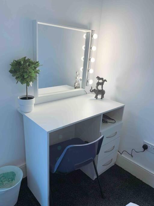 Homely 3 Bed Town House In Coventry City Centre Buitenkant foto